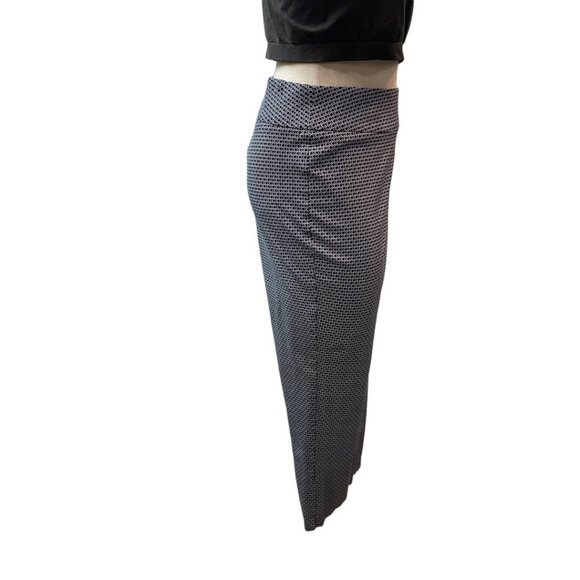 Chico's Fabulously Slimming Black White Diamond Pattern Capri Style - Picture 3 of 5